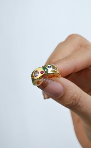 Anillo con piedras irregulares de colores RA04010