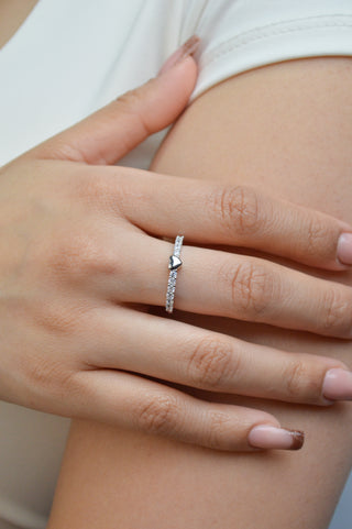 Anillo plateado con corazon y zirconia RA04014