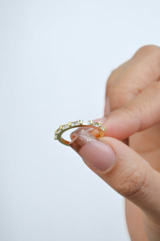 Anillo dorado tipo churumbela piedra rectangular RA04016