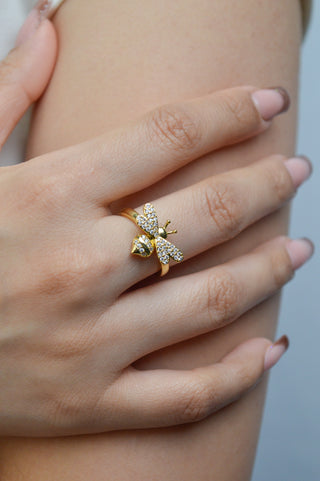 Anillo abeja dorado con zirconias RA04006