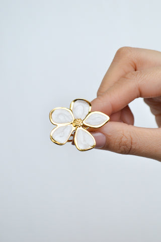 Anillo esmaltado flor beige 5 petalos RA03016