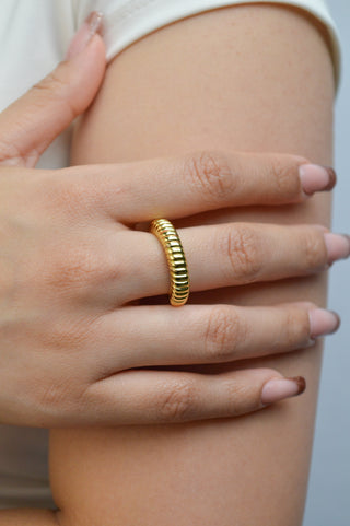 Anillo chunky con lineas RA01006