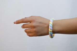 Brazalete esmaltado tricolor (lila) linea diagonal SB12007