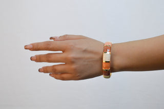 Brazalete esmaltado multicolor (cafe, naranja, beige) lineas rectas SB12003