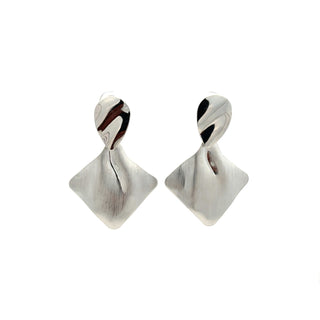 Arete largo con forma de cuadrado invetido  SE16003