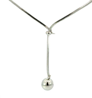 Collar con un diseño de estilo corbatero SN08010